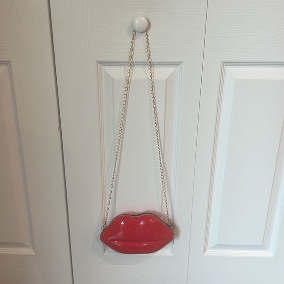 Lips purse - Picture 2 of 6